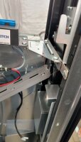 Befestigungsblech innen oben zwischen Frontpanel und...